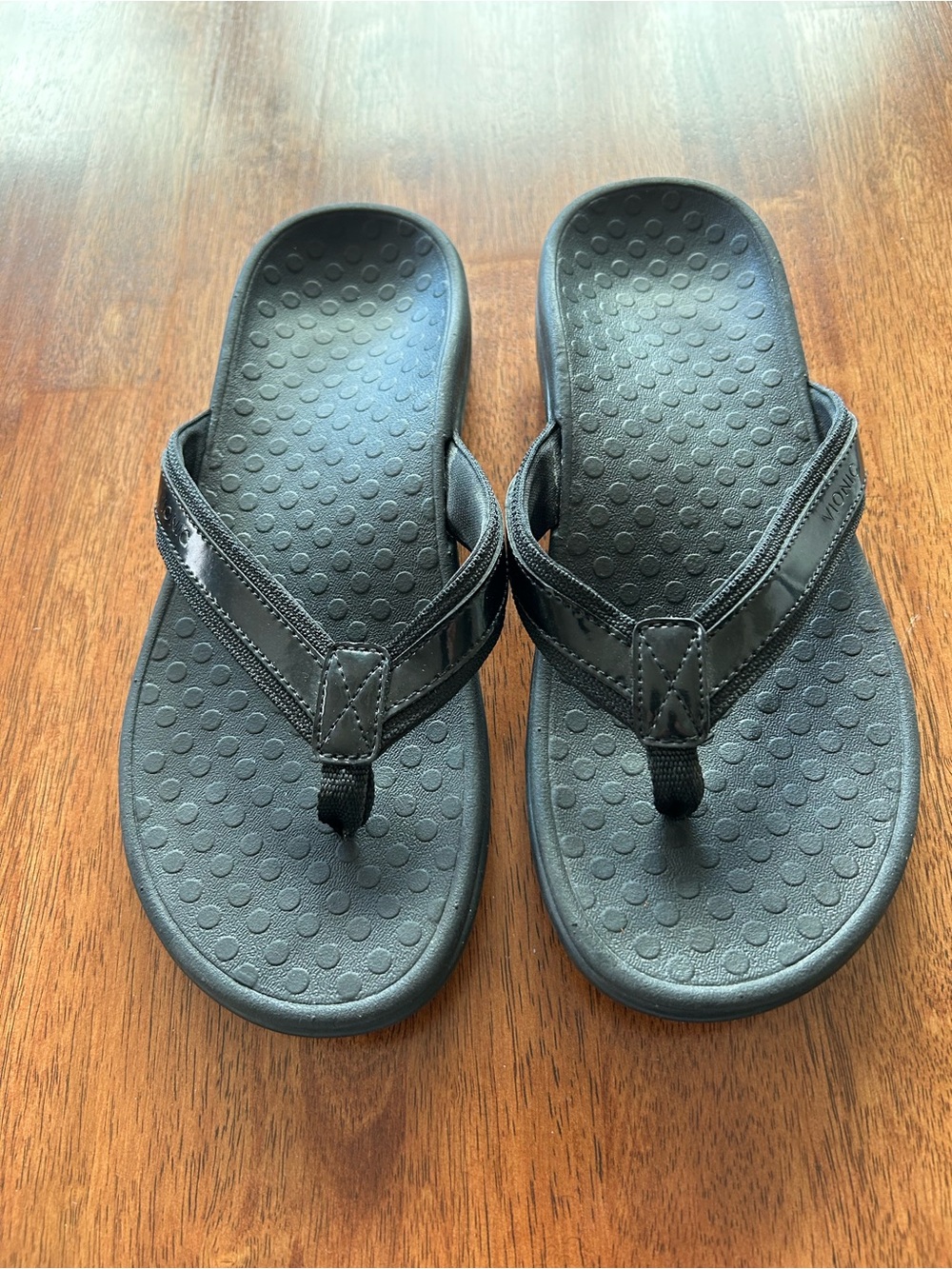 Vionic Women's Black Thong Sandals